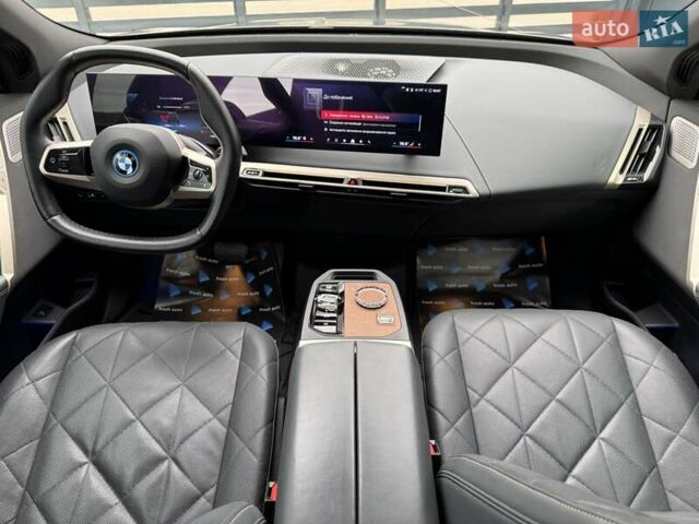 Серый БМВ iX, объемом двигателя 0 л и пробегом 49 тыс. км за 79500 $, фото 3 на Automoto.ua