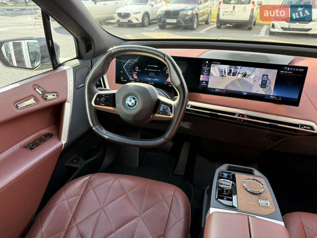 Серый БМВ iX, объемом двигателя 0 л и пробегом 15 тыс. км за 74400 $, фото 22 на Automoto.ua