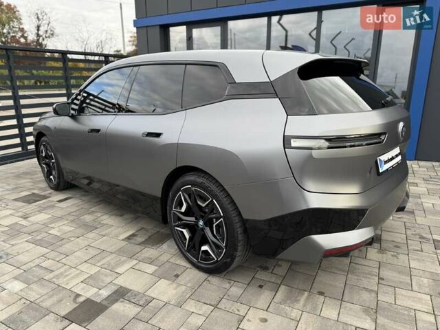 Серый БМВ iX, объемом двигателя 0 л и пробегом 49 тыс. км за 79500 $, фото 9 на Automoto.ua