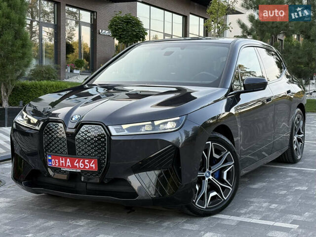 Серый БМВ iX, объемом двигателя 0 л и пробегом 67 тыс. км за 49900 $, фото 1 на Automoto.ua