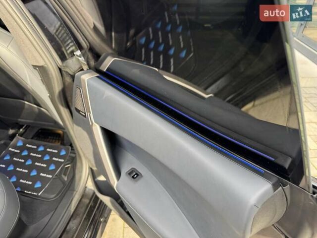 Серый БМВ iX, объемом двигателя 0 л и пробегом 49 тыс. км за 79500 $, фото 35 на Automoto.ua