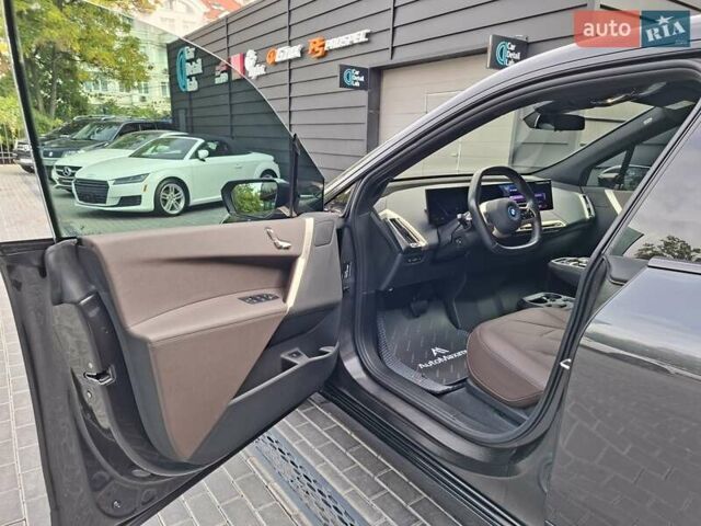 Серый БМВ iX, объемом двигателя 0 л и пробегом 20 тыс. км за 52900 $, фото 9 на Automoto.ua