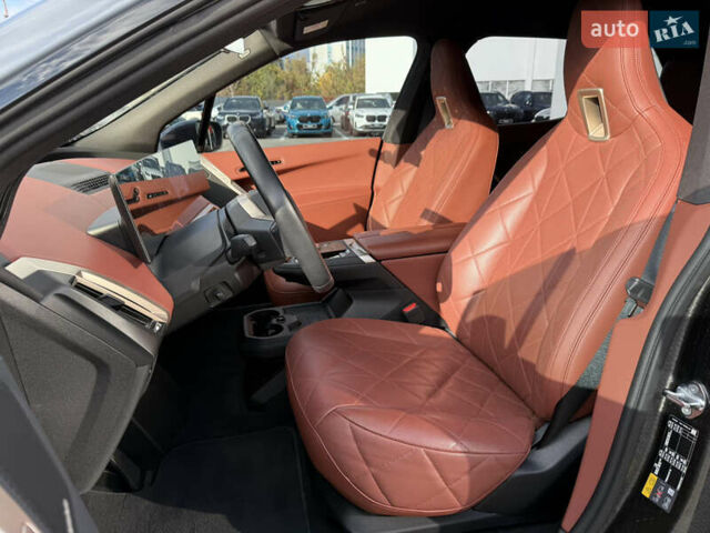 Серый БМВ iX, объемом двигателя 0 л и пробегом 15 тыс. км за 74400 $, фото 18 на Automoto.ua