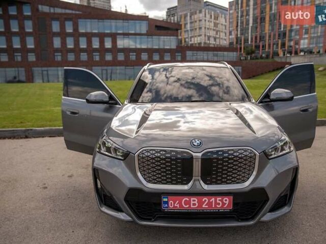 Серый БМВ iX, объемом двигателя 0 л и пробегом 4 тыс. км за 36000 $, фото 3 на Automoto.ua