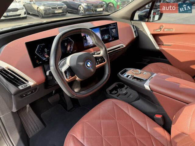 Серый БМВ iX, объемом двигателя 0 л и пробегом 15 тыс. км за 74400 $, фото 19 на Automoto.ua