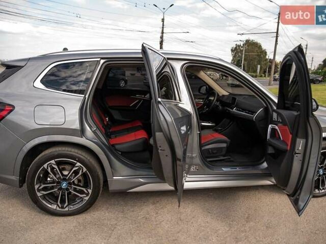 Серый БМВ iX, объемом двигателя 0 л и пробегом 4 тыс. км за 36000 $, фото 9 на Automoto.ua