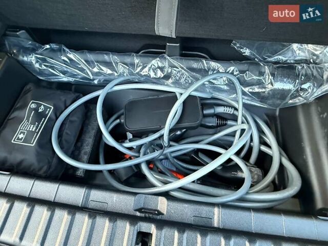 Серый БМВ iX, объемом двигателя 0 л и пробегом 50 тыс. км за 68900 $, фото 22 на Automoto.ua