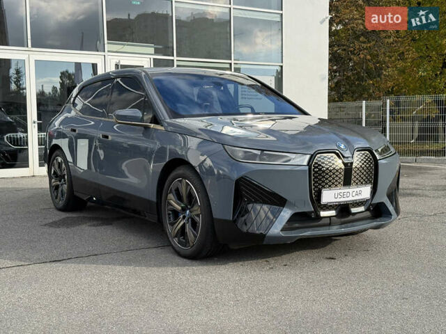 Серый БМВ iX, объемом двигателя 0 л и пробегом 15 тыс. км за 74400 $, фото 12 на Automoto.ua