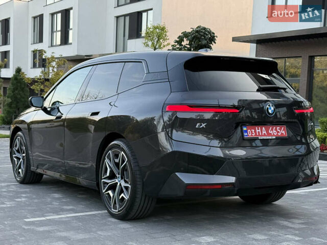 Серый БМВ iX, объемом двигателя 0 л и пробегом 67 тыс. км за 49900 $, фото 6 на Automoto.ua