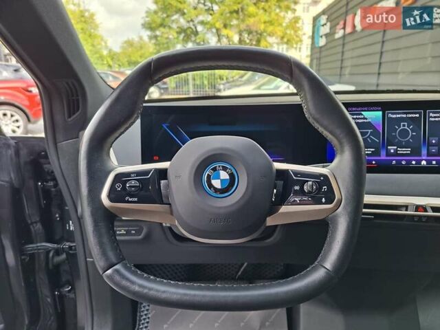 Серый БМВ iX, объемом двигателя 0 л и пробегом 20 тыс. км за 52900 $, фото 23 на Automoto.ua