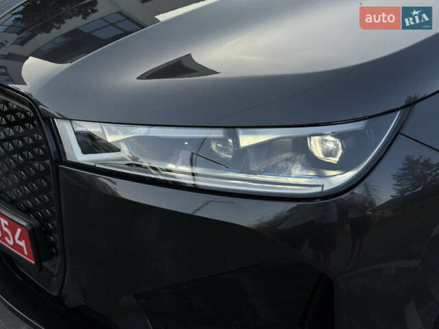Серый БМВ iX, объемом двигателя 0 л и пробегом 67 тыс. км за 49900 $, фото 10 на Automoto.ua