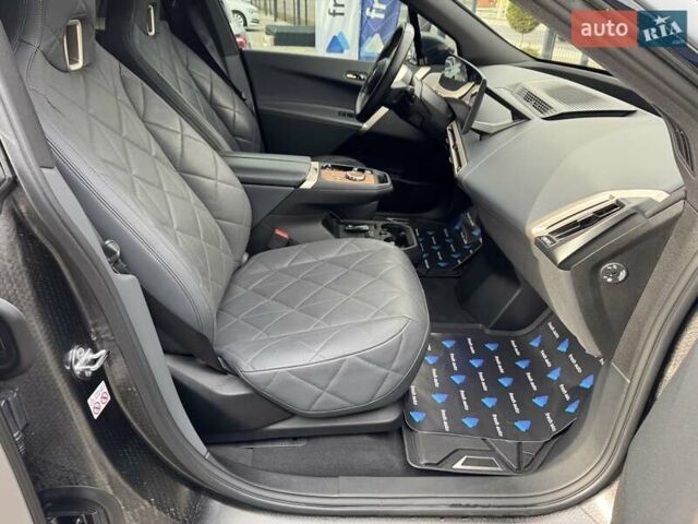 Серый БМВ iX, объемом двигателя 0 л и пробегом 49 тыс. км за 79500 $, фото 39 на Automoto.ua