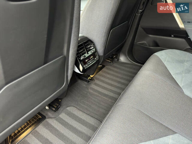 Сірий БМВ iX, об'ємом двигуна 0 л та пробігом 80 тис. км за 52400 $, фото 35 на Automoto.ua