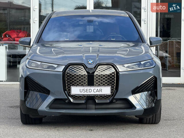 Серый БМВ iX, объемом двигателя 0 л и пробегом 15 тыс. км за 74400 $, фото 1 на Automoto.ua