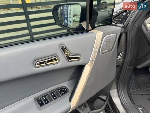 Серый БМВ iX, объемом двигателя 0 л и пробегом 49 тыс. км за 79500 $, фото 14 на Automoto.ua