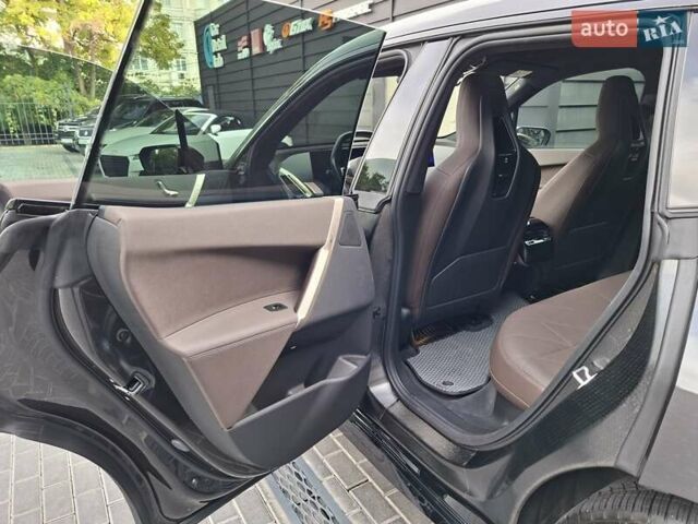 Серый БМВ iX, объемом двигателя 0 л и пробегом 20 тыс. км за 52900 $, фото 17 на Automoto.ua