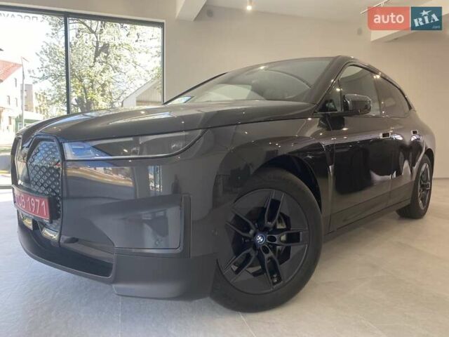 Сірий БМВ iX, об'ємом двигуна 0 л та пробігом 11 тис. км за 79800 $, фото 4 на Automoto.ua