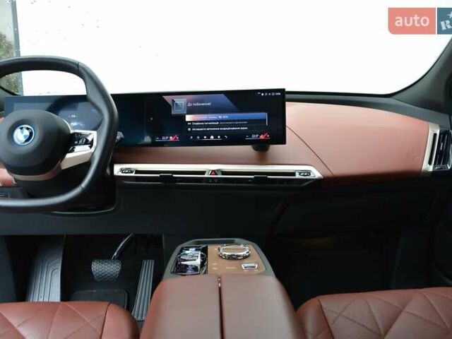 Серый БМВ iX, объемом двигателя 0 л и пробегом 17 тыс. км за 61613 $, фото 5 на Automoto.ua