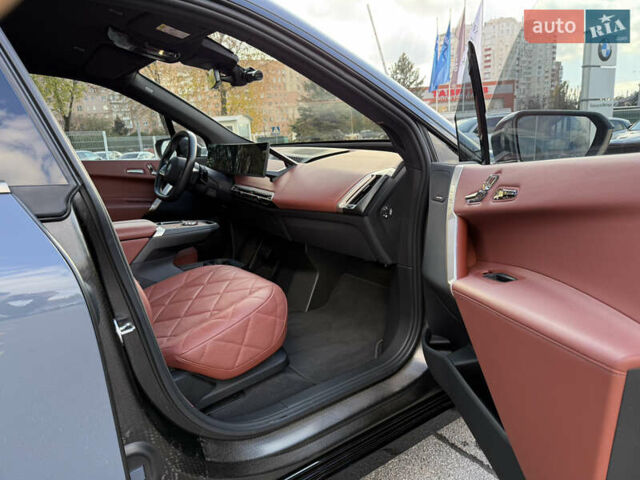 Серый БМВ iX, объемом двигателя 0 л и пробегом 15 тыс. км за 74400 $, фото 35 на Automoto.ua
