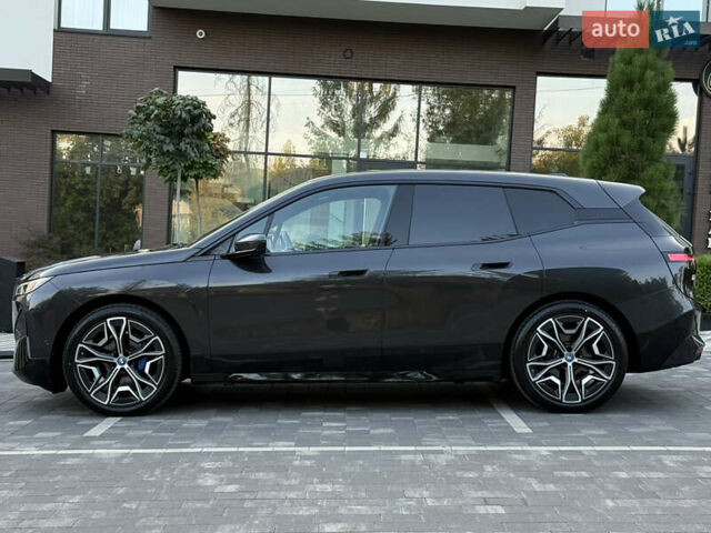 Серый БМВ iX, объемом двигателя 0 л и пробегом 67 тыс. км за 49900 $, фото 4 на Automoto.ua