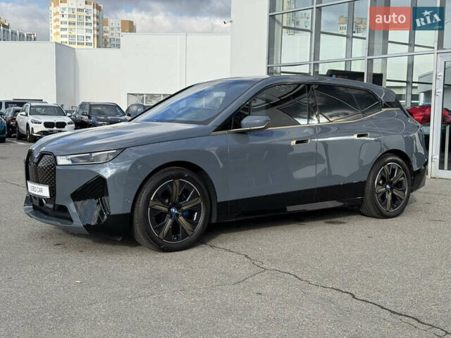 Серый БМВ iX, объемом двигателя 0 л и пробегом 15 тыс. км за 74400 $, фото 3 на Automoto.ua