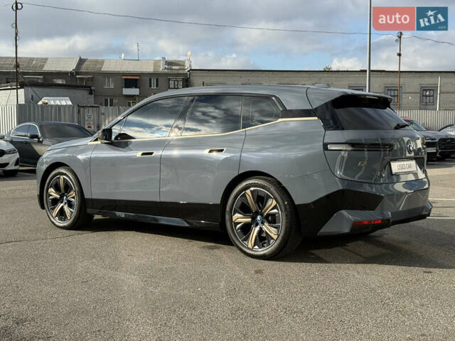 Серый БМВ iX, объемом двигателя 0 л и пробегом 15 тыс. км за 74400 $, фото 5 на Automoto.ua