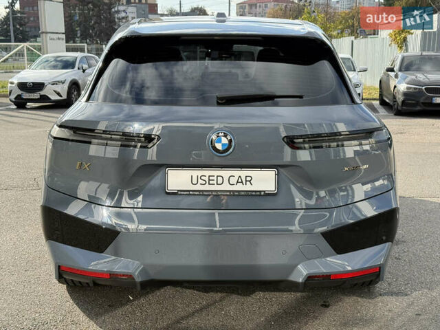 Серый БМВ iX, объемом двигателя 0 л и пробегом 15 тыс. км за 74400 $, фото 7 на Automoto.ua