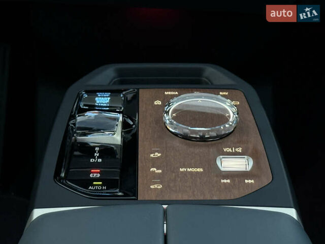 Серый БМВ iX, объемом двигателя 0 л и пробегом 50 тыс. км за 68900 $, фото 30 на Automoto.ua