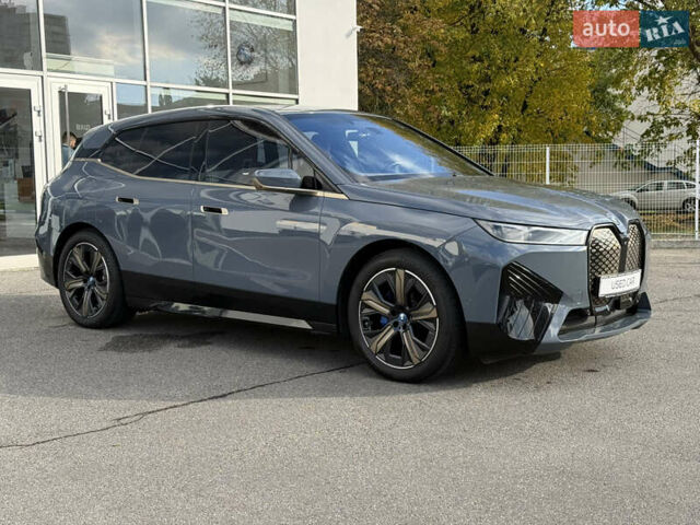 Серый БМВ iX, объемом двигателя 0 л и пробегом 15 тыс. км за 74400 $, фото 11 на Automoto.ua