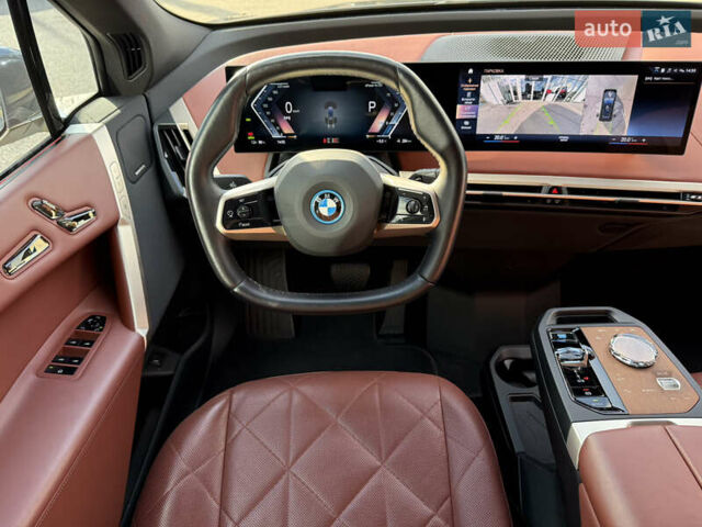 Серый БМВ iX, объемом двигателя 0 л и пробегом 15 тыс. км за 74400 $, фото 20 на Automoto.ua