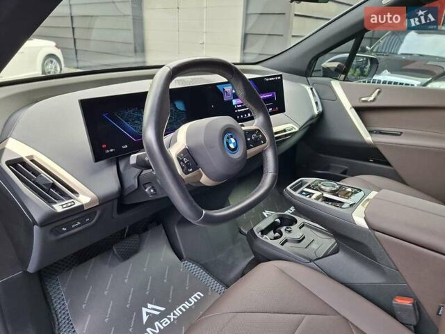 Серый БМВ iX, объемом двигателя 0 л и пробегом 20 тыс. км за 52900 $, фото 11 на Automoto.ua