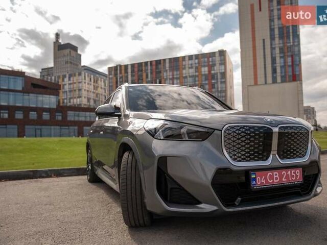 Серый БМВ iX, объемом двигателя 0 л и пробегом 4 тыс. км за 36000 $, фото 4 на Automoto.ua