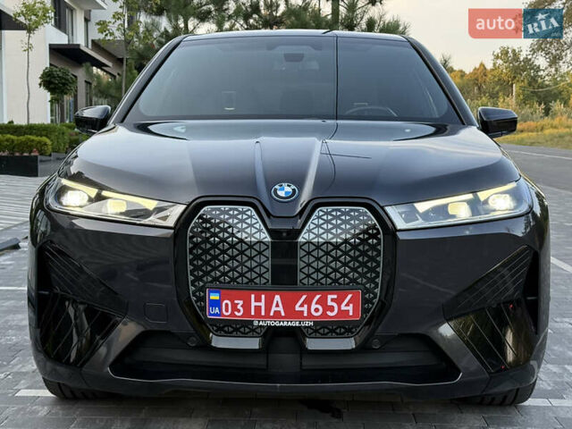 Серый БМВ iX, объемом двигателя 0 л и пробегом 67 тыс. км за 49900 $, фото 3 на Automoto.ua