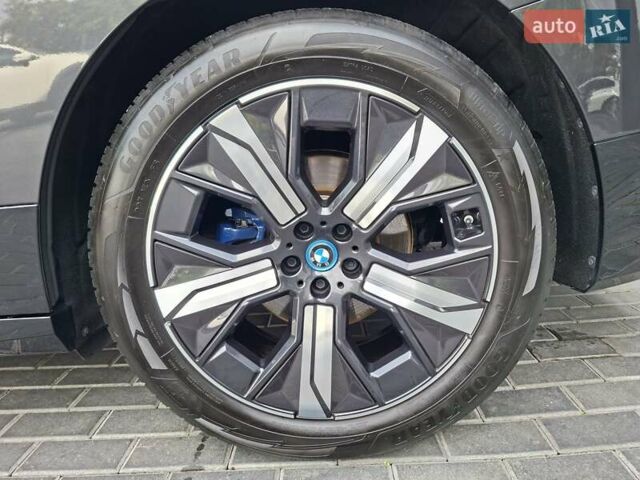 Серый БМВ iX, объемом двигателя 0 л и пробегом 20 тыс. км за 52900 $, фото 26 на Automoto.ua
