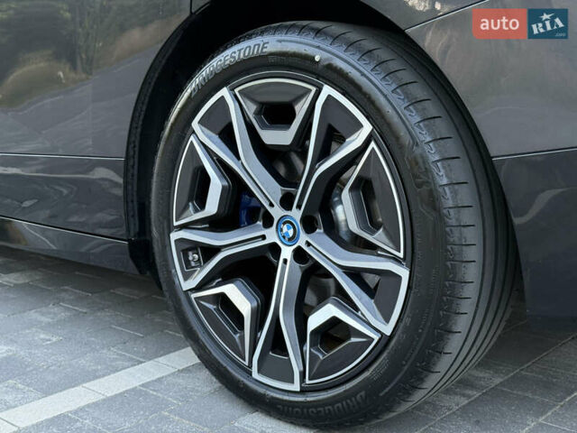 Серый БМВ iX, объемом двигателя 0 л и пробегом 67 тыс. км за 49900 $, фото 14 на Automoto.ua