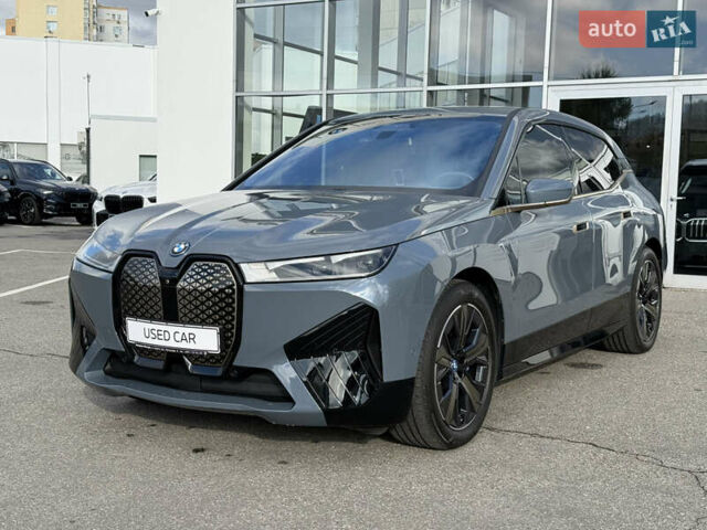 Серый БМВ iX, объемом двигателя 0 л и пробегом 15 тыс. км за 74400 $, фото 2 на Automoto.ua