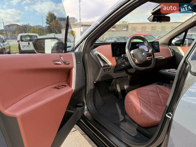 Серый БМВ iX, объемом двигателя 0 л и пробегом 15 тыс. км за 74400 $, фото 15 на Automoto.ua