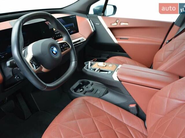 Серый БМВ iX, объемом двигателя 0 л и пробегом 17 тыс. км за 61613 $, фото 4 на Automoto.ua