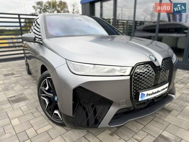 Серый БМВ iX, объемом двигателя 0 л и пробегом 49 тыс. км за 79500 $, фото 5 на Automoto.ua