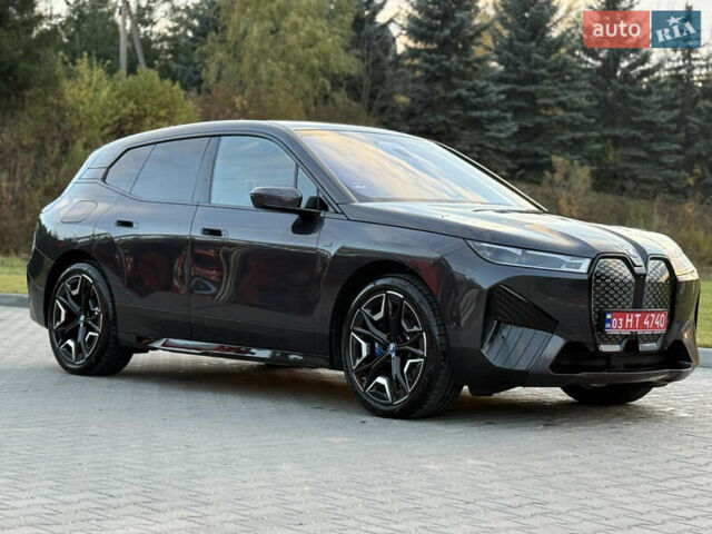 Серый БМВ iX, объемом двигателя 0 л и пробегом 50 тыс. км за 68900 $, фото 4 на Automoto.ua
