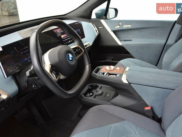 Серый БМВ iX, объемом двигателя 0 л и пробегом 13 тыс. км за 75000 $, фото 4 на Automoto.ua