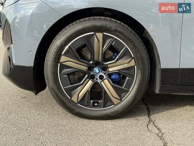 Серый БМВ iX, объемом двигателя 0 л и пробегом 15 тыс. км за 74400 $, фото 13 на Automoto.ua