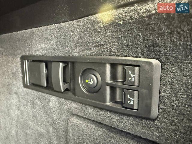 Серый БМВ iX, объемом двигателя 0 л и пробегом 15 тыс. км за 74400 $, фото 30 на Automoto.ua