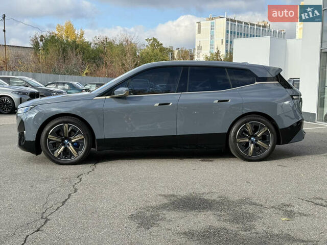 Серый БМВ iX, объемом двигателя 0 л и пробегом 15 тыс. км за 74400 $, фото 4 на Automoto.ua
