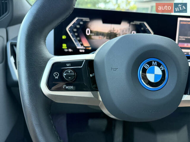 Серый БМВ iX, объемом двигателя 0 л и пробегом 67 тыс. км за 49900 $, фото 34 на Automoto.ua