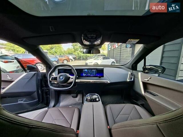 Серый БМВ iX, объемом двигателя 0 л и пробегом 20 тыс. км за 52900 $, фото 21 на Automoto.ua