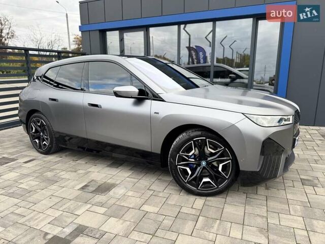 Серый БМВ iX, объемом двигателя 0 л и пробегом 49 тыс. км за 79500 $, фото 6 на Automoto.ua