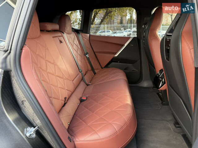 Серый БМВ iX, объемом двигателя 0 л и пробегом 15 тыс. км за 74400 $, фото 34 на Automoto.ua