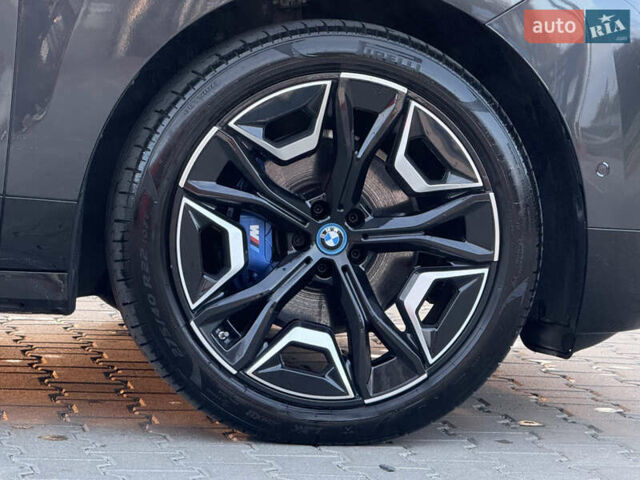 Серый БМВ iX, объемом двигателя 0 л и пробегом 50 тыс. км за 68900 $, фото 10 на Automoto.ua