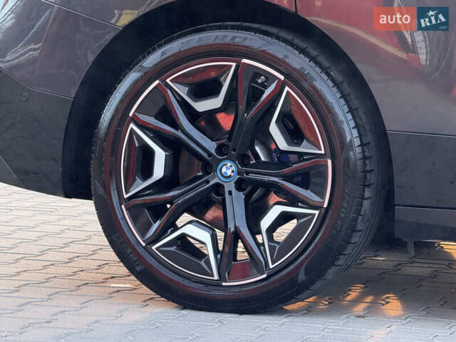 Серый БМВ iX, объемом двигателя 0 л и пробегом 50 тыс. км за 68900 $, фото 11 на Automoto.ua